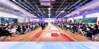 sm论坛创作激励计划发布会现场，展示原创内容奖励机制与优秀创作者颁奖场景